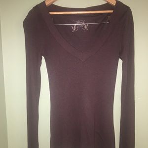 Long sleeved V neck shirt
